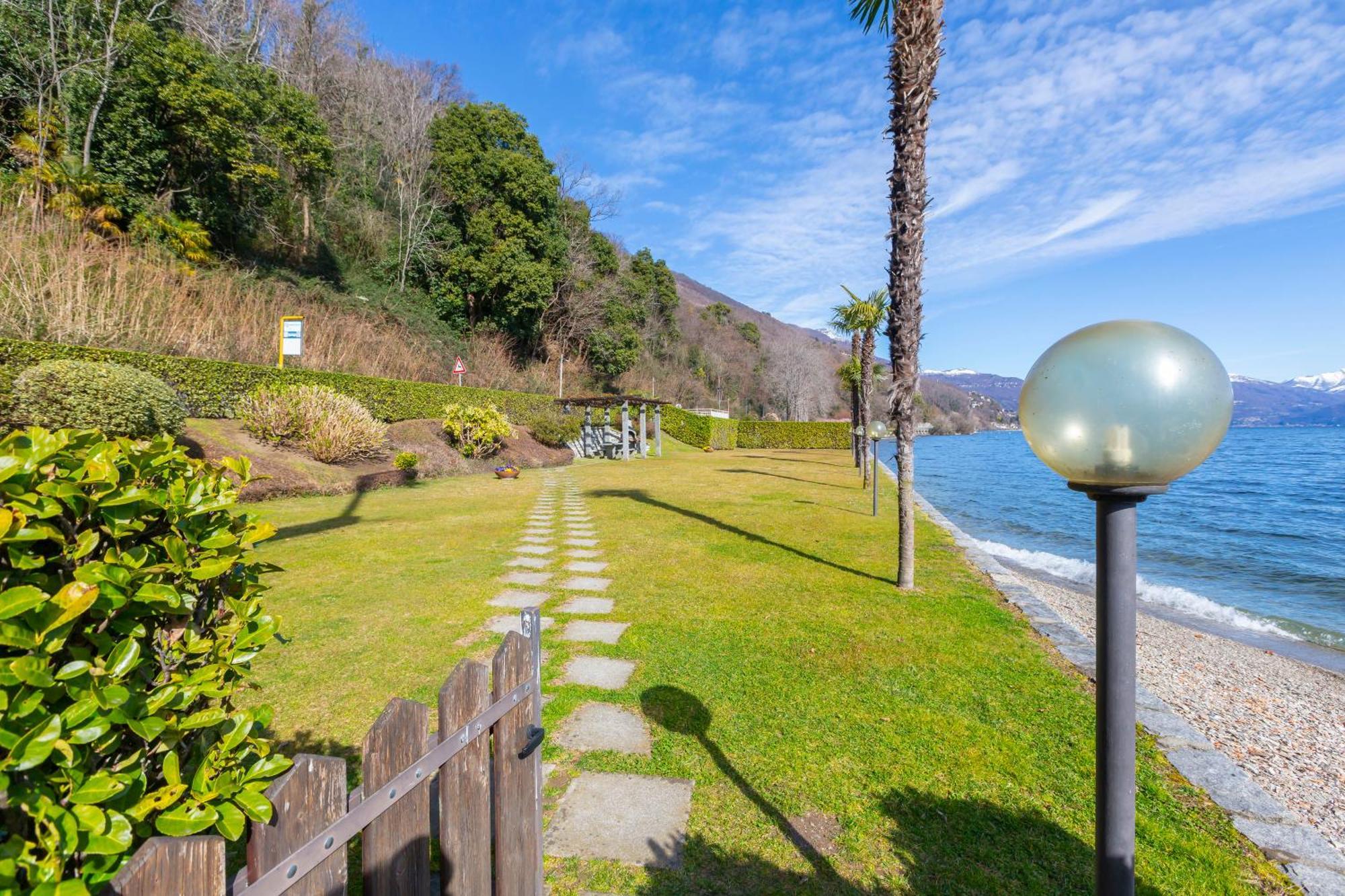 Blu Lake Apartment On Ghiffa Beach - Happy Rentals Eksteriør bilde