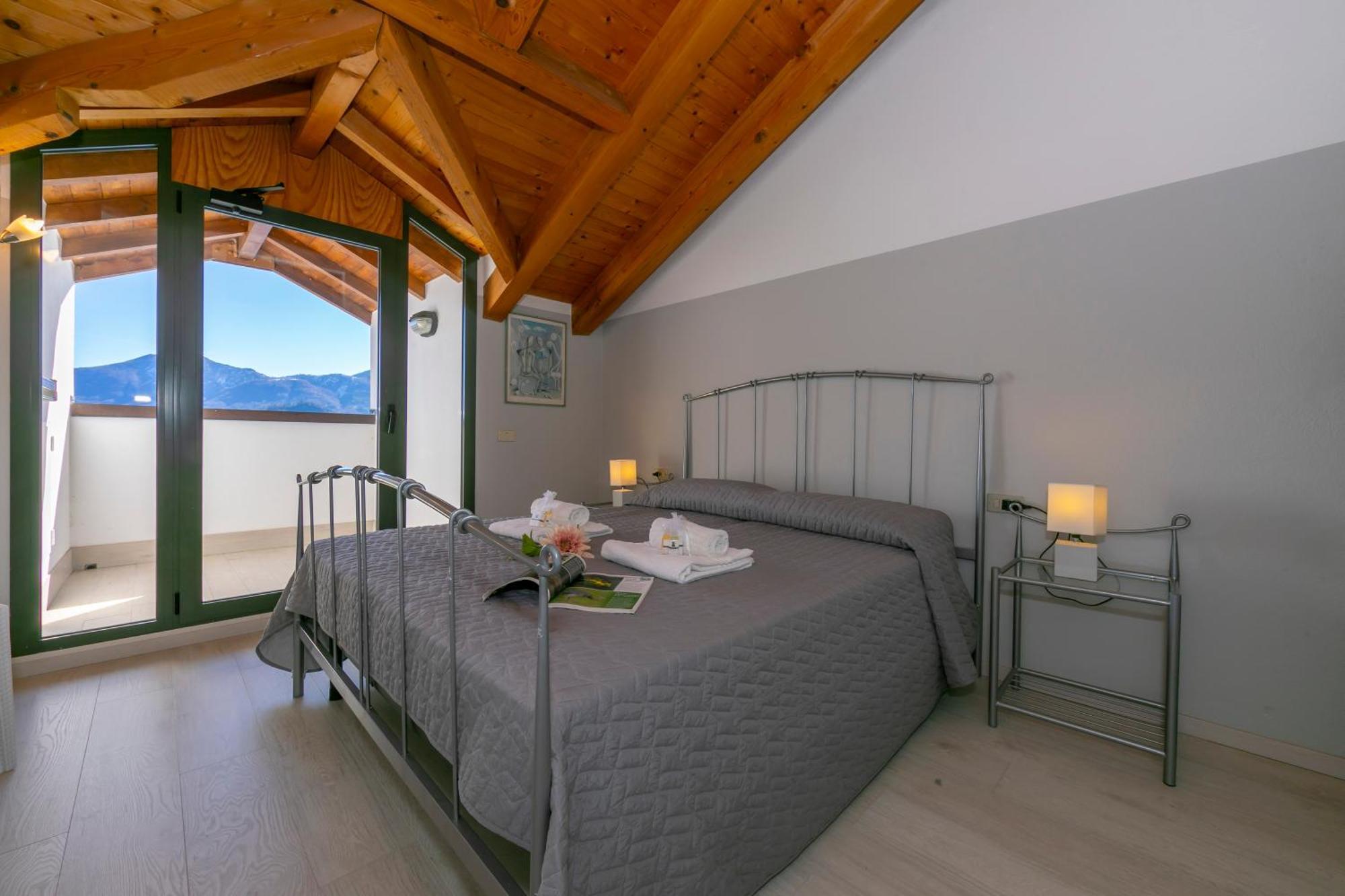 Blu Lake Apartment On Ghiffa Beach - Happy Rentals Eksteriør bilde