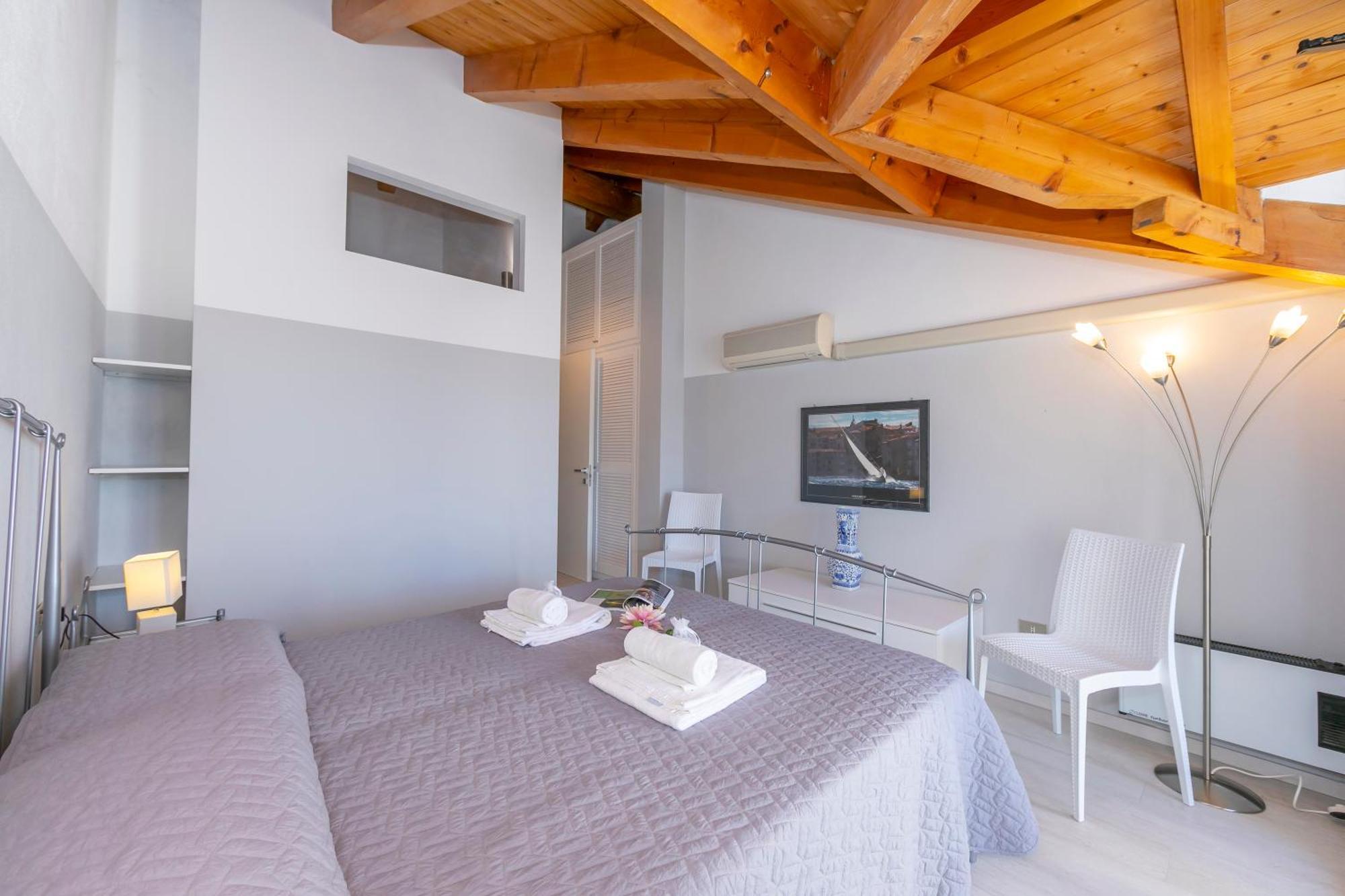 Blu Lake Apartment On Ghiffa Beach - Happy Rentals Eksteriør bilde