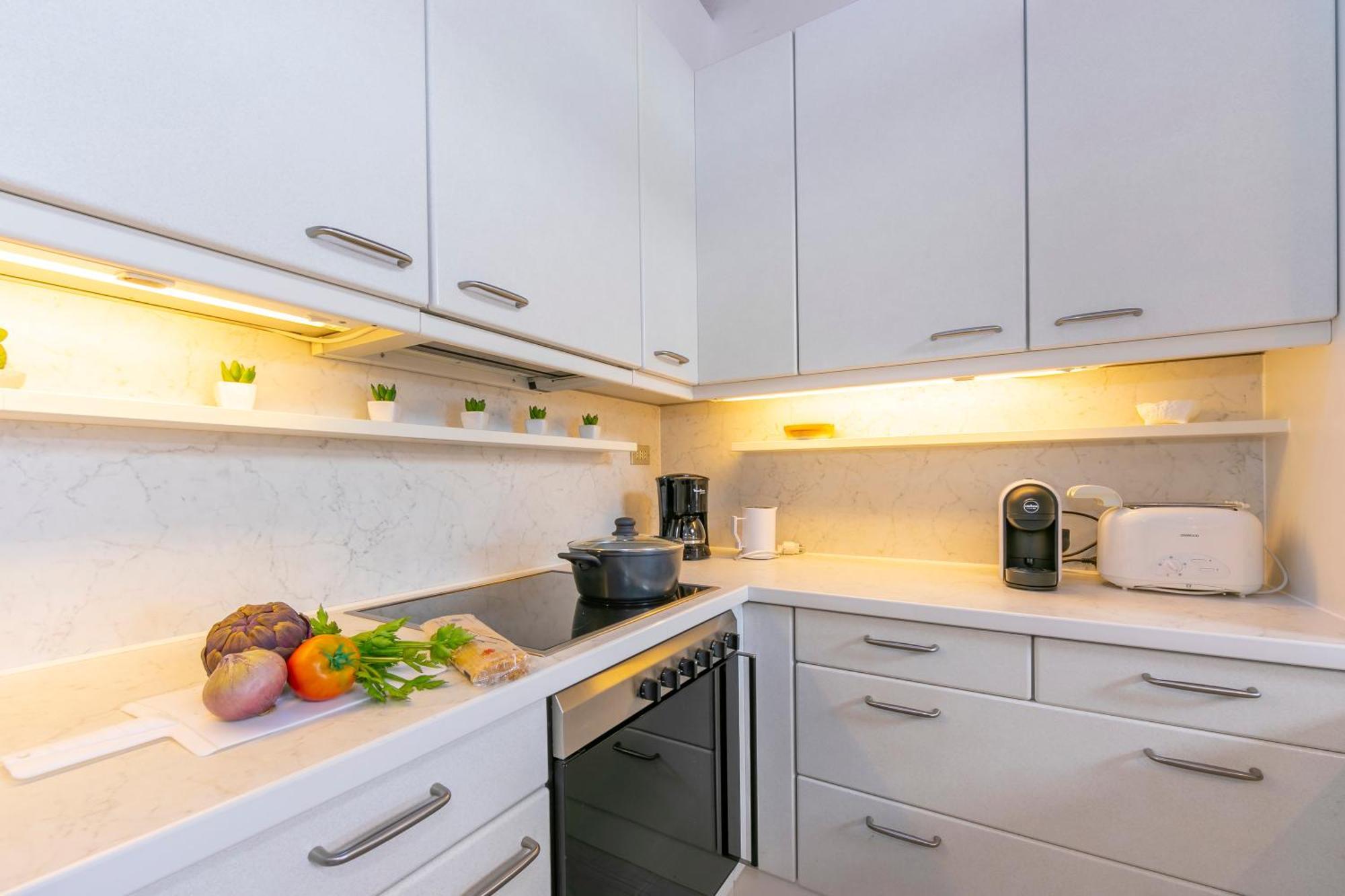 Blu Lake Apartment On Ghiffa Beach - Happy Rentals Eksteriør bilde